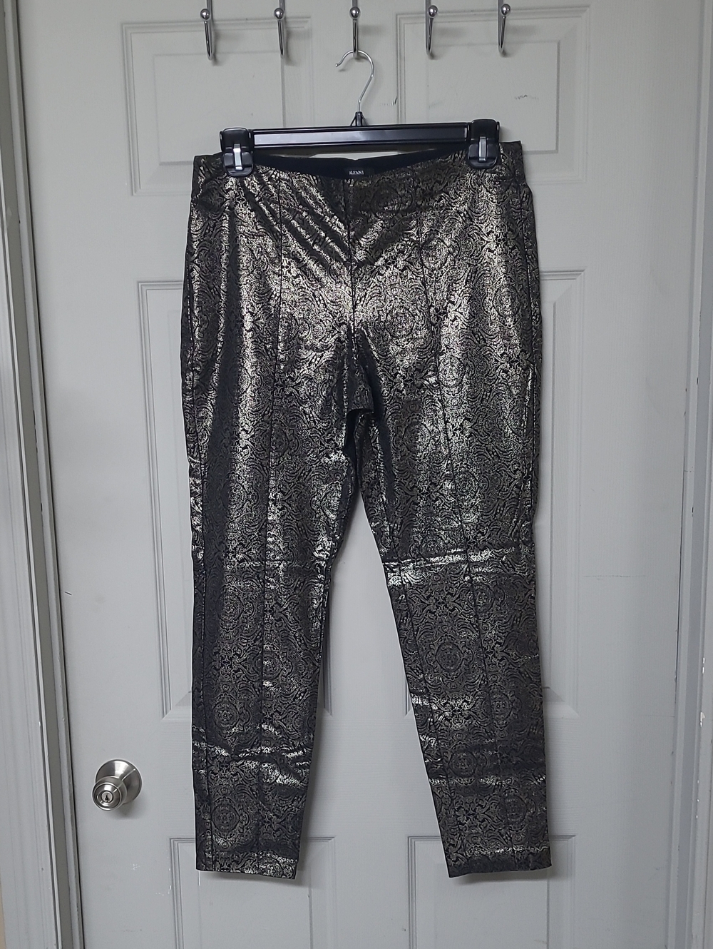 Alfani Shimmery Gold/Black Brocade Skinny Pull-on Pants Size 14 Like New